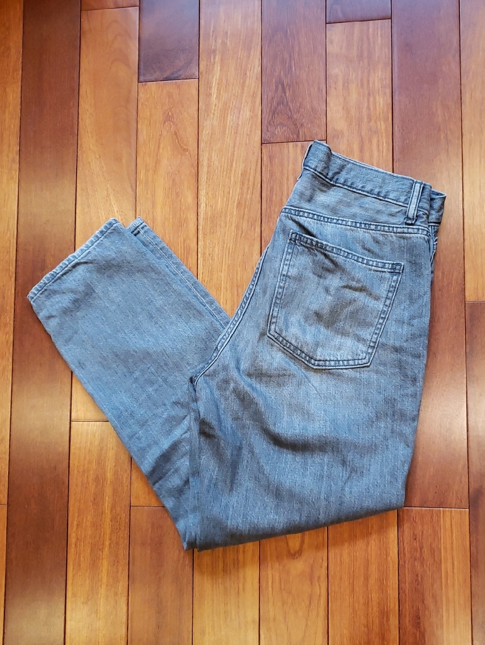 Uniqlo Women's 26 waist Gray denim jeans. Relaxed fit, tapered leg.